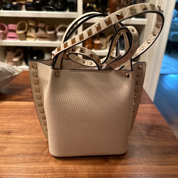 Valentino Garavani Rockstud Small Leather Tote Crossbody Strap - Picture 9 of 11